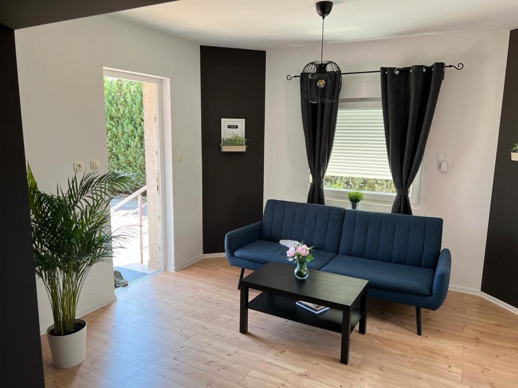 4 Stars Rooms Near Airport Scitarjevo Exterior photo