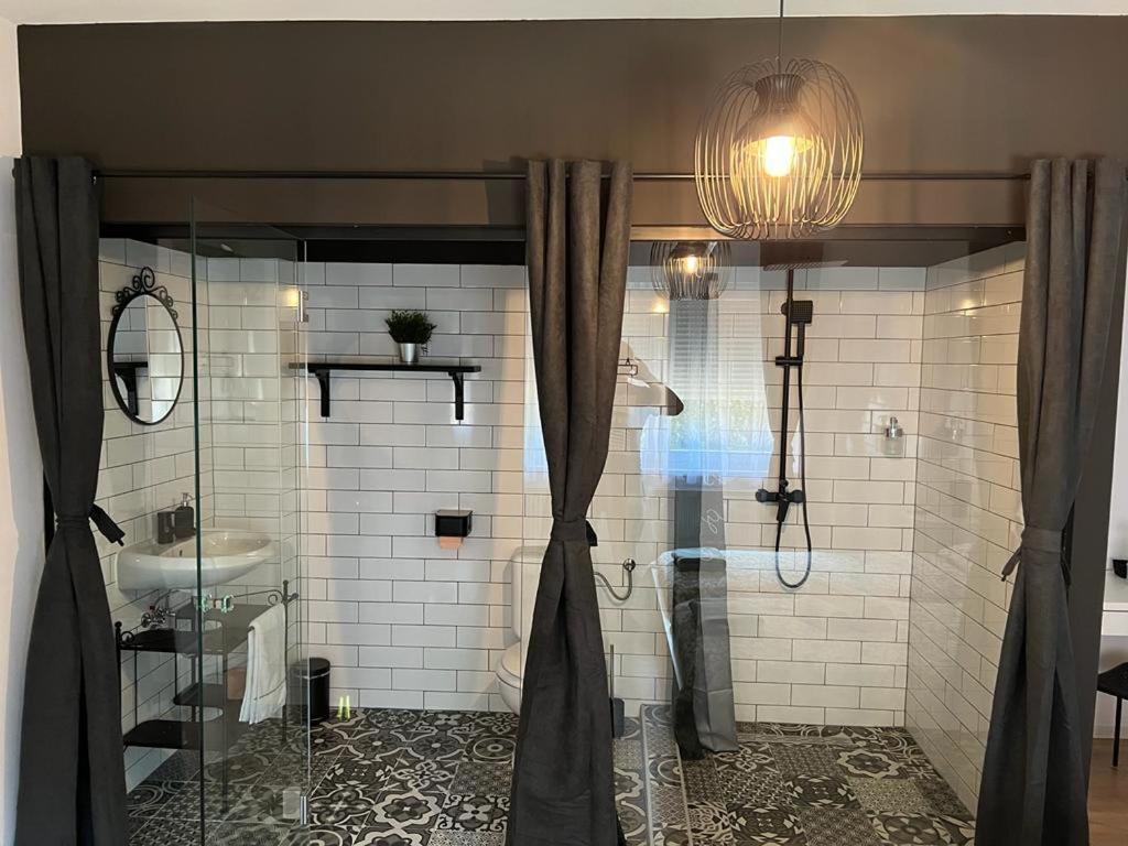 4 Stars Rooms Near Airport Scitarjevo Exterior photo